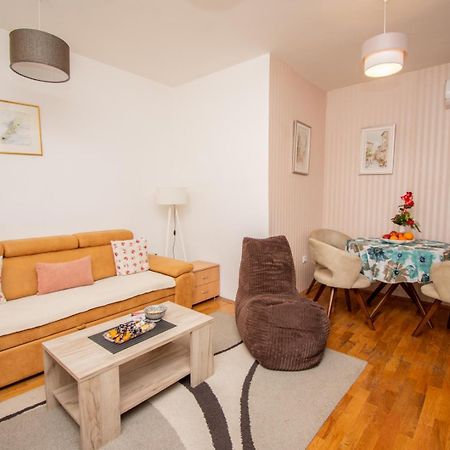 Apartman Klara Petrovac Buitenkant foto