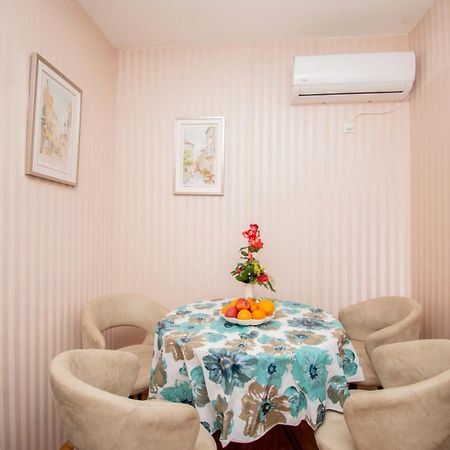 Apartman Klara Petrovac Buitenkant foto