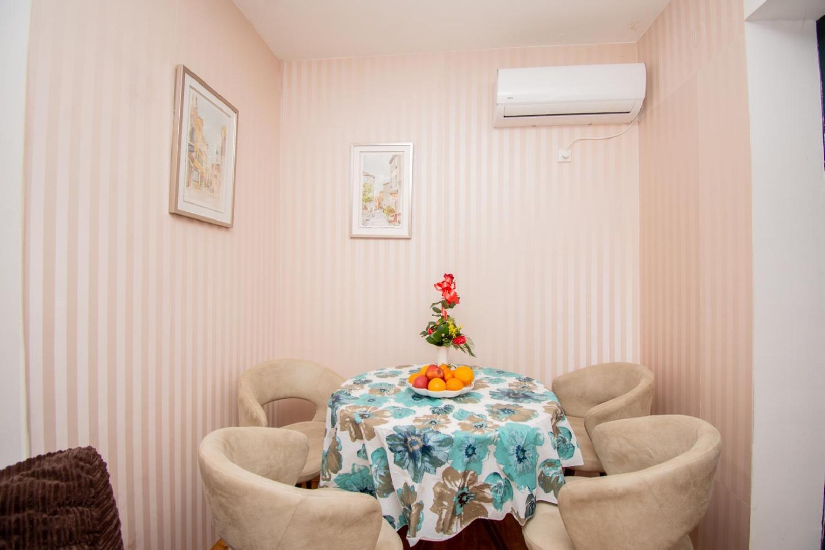 Apartman Klara Petrovac Buitenkant foto